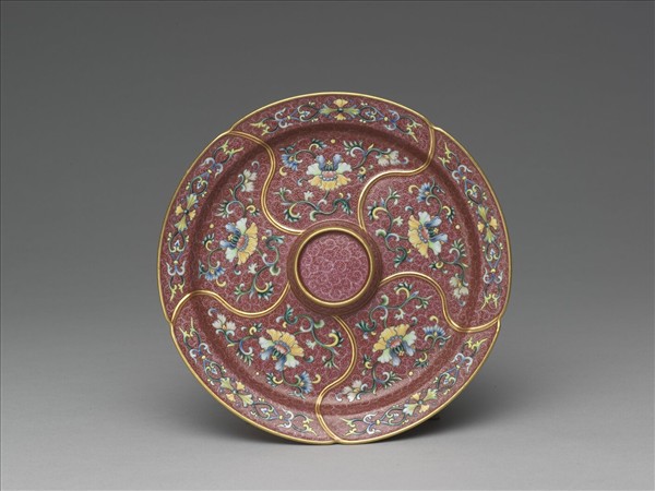 琺瑯彩紅錦地花卉紋托盤
