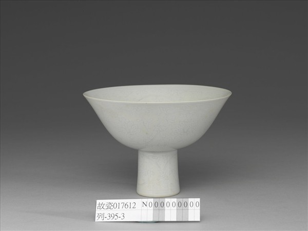 甜白半脫胎番蓮高足碗