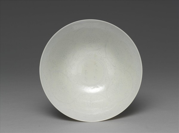 甜白半脫胎番蓮高足碗