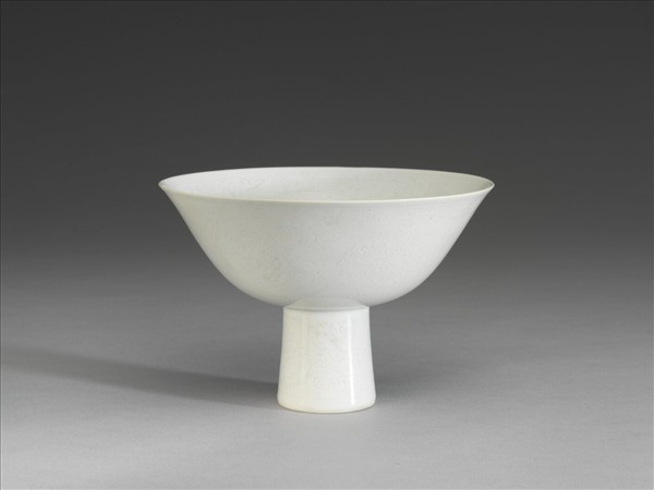 甜白半脫胎番蓮高足碗