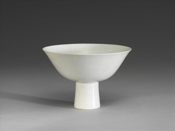 甜白半脫胎番蓮高足碗