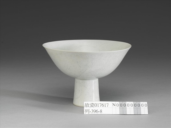 甜白半脫胎番蓮高足碗