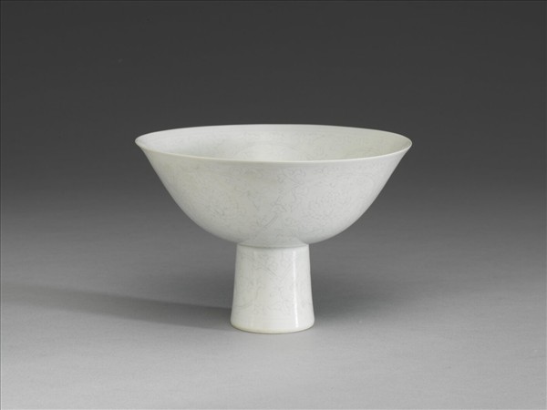 甜白半脫胎番蓮高足碗