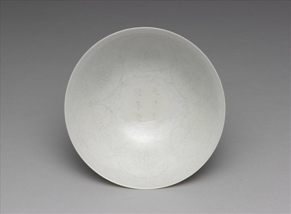 甜白半脫胎番蓮高足碗