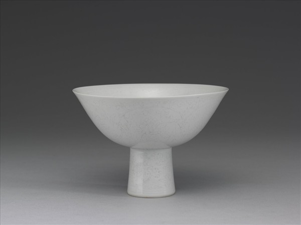 甜白半脫胎番蓮高足碗