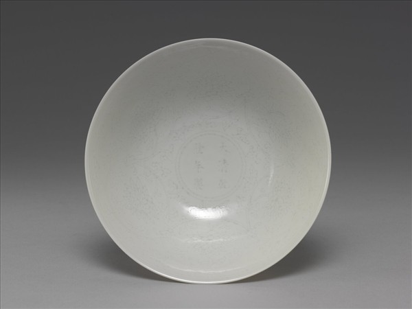 甜白半脫胎番蓮高足碗