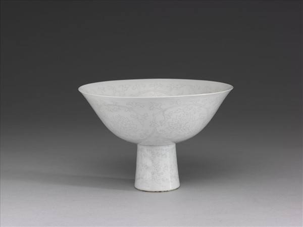 甜白半脫胎番蓮高足碗