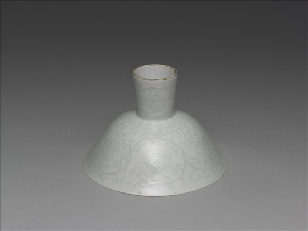 甜白半脫胎番蓮高足碗