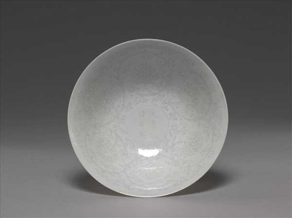 甜白半脫胎番蓮高足碗