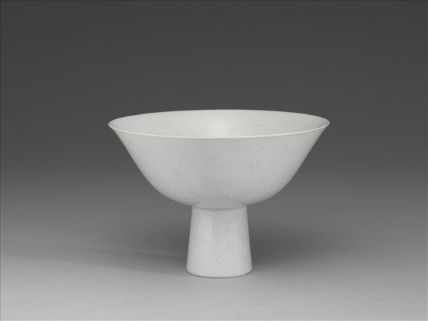 甜白半脫胎番蓮高足碗