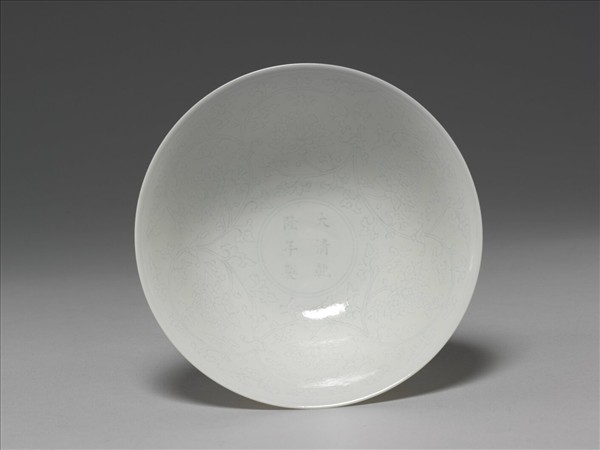 甜白半脫胎番蓮高足碗