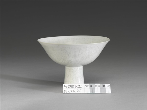 甜白半脫胎番蓮高足碗