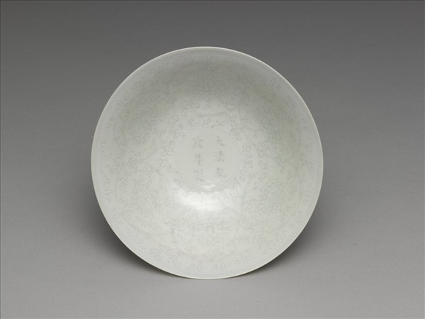 甜白半脫胎番蓮高足碗