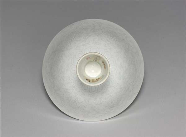 甜白半脫胎番蓮高足碗