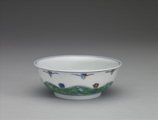 鬥彩梅花淺碗