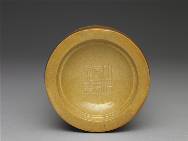 紫金釉雕刻山水筆筒