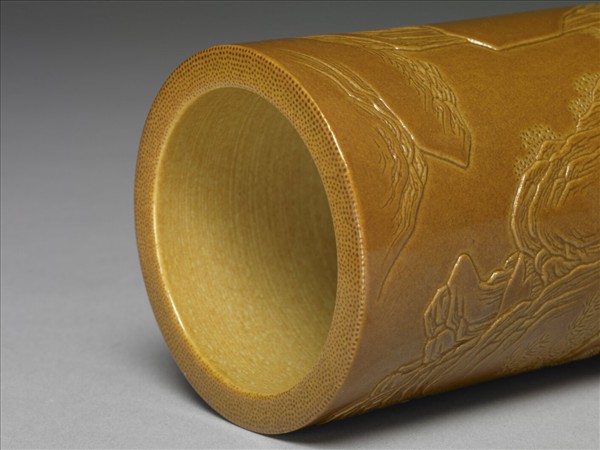 紫金釉雕刻山水筆筒