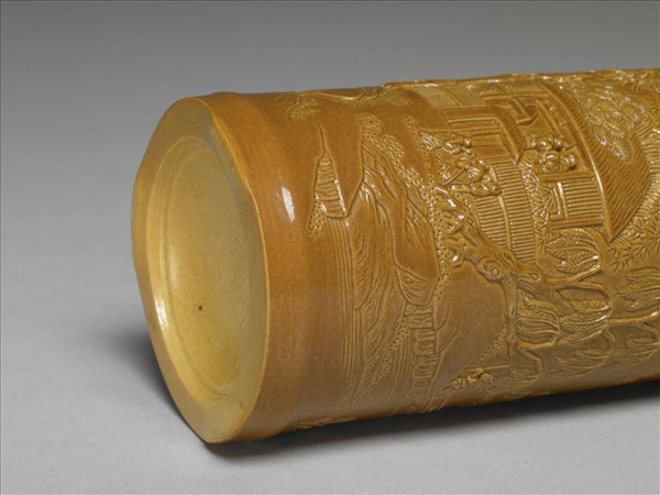 紫金釉雕刻山水筆筒