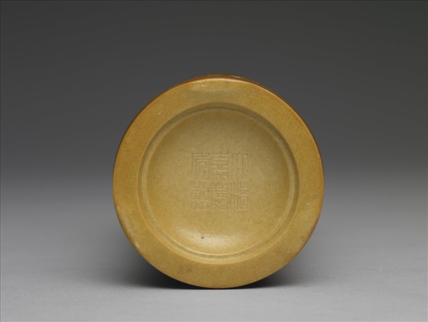 紫金釉雕刻山水筆筒