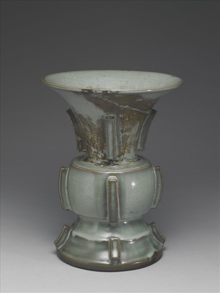 鈞窯 月白釉出戟尊