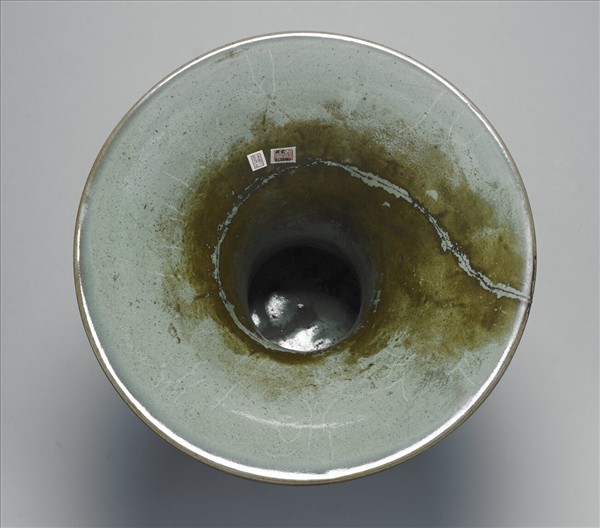 鈞窯 月白釉出戟尊