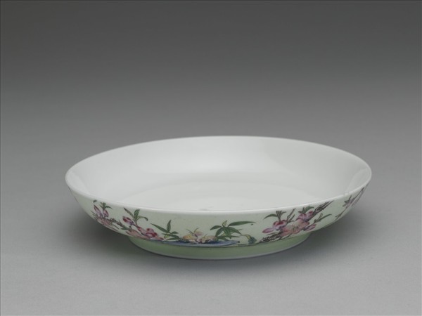 琺瑯彩瓷綠地桃竹碟