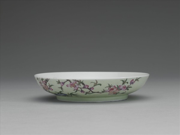 琺瑯彩瓷綠地桃竹碟