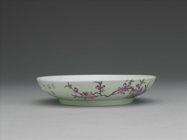 琺瑯彩瓷綠地桃竹碟