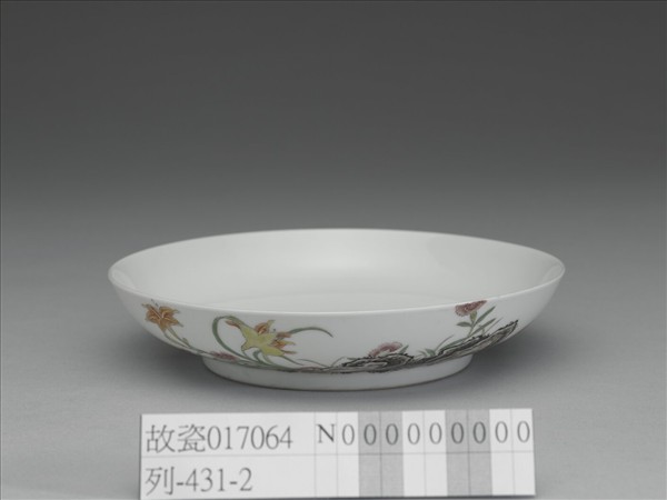 琺瑯彩萱花月季圖碟