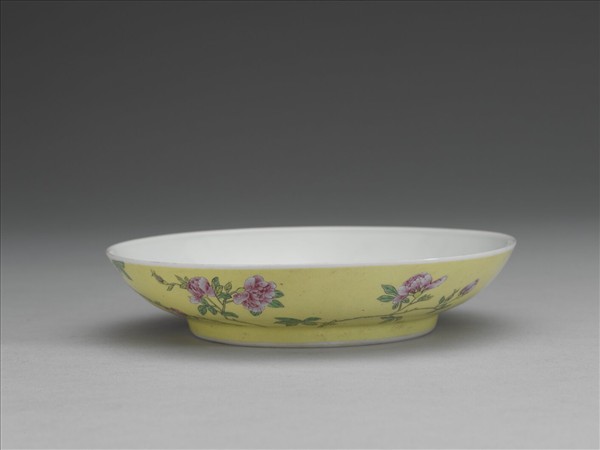 琺瑯彩黃地月季圖碟