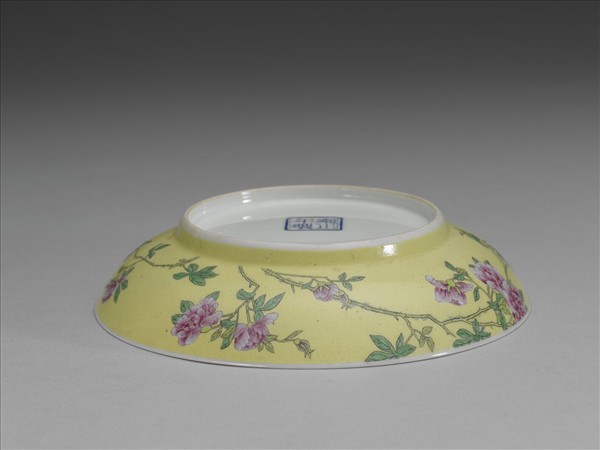 琺瑯彩黃地月季圖碟