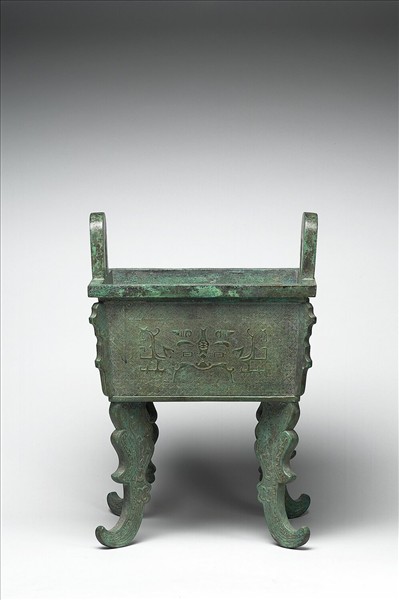 獸面紋扁足方鼎