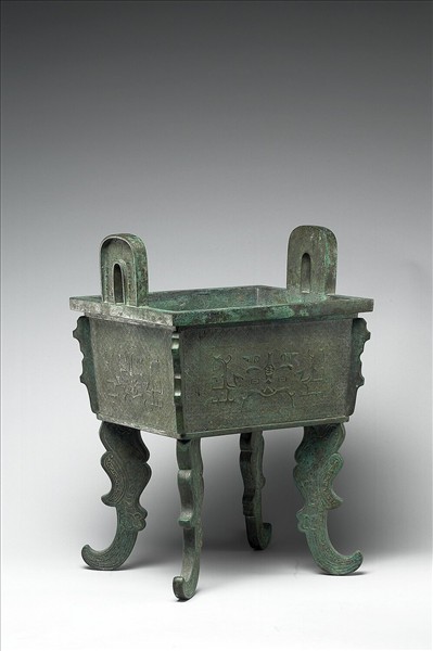 獸面紋扁足方鼎