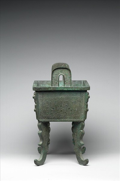 獸面紋扁足方鼎