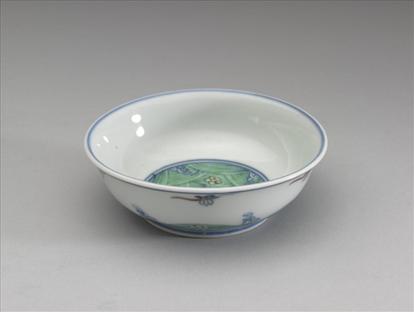 鬥彩梅花淺碗
