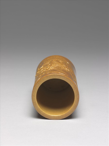 紫金釉雕刻山水筆筒