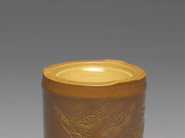 紫金釉雕刻山水筆筒