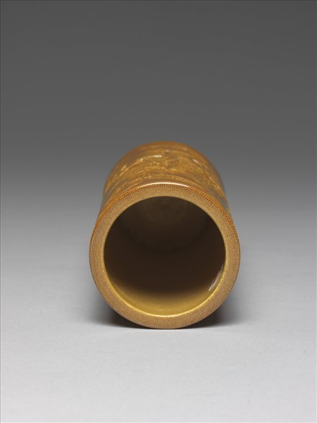 紫金釉雕刻山水筆筒