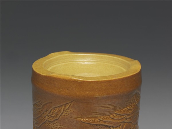 紫金釉雕刻山水筆筒