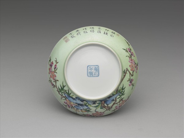 琺瑯彩綠地桃竹圖碟
