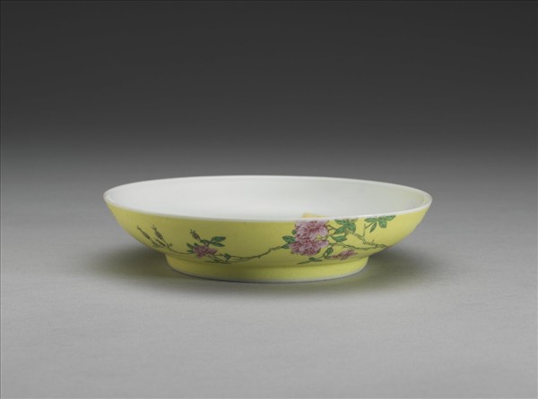 琺瑯彩黃地月季圖碟