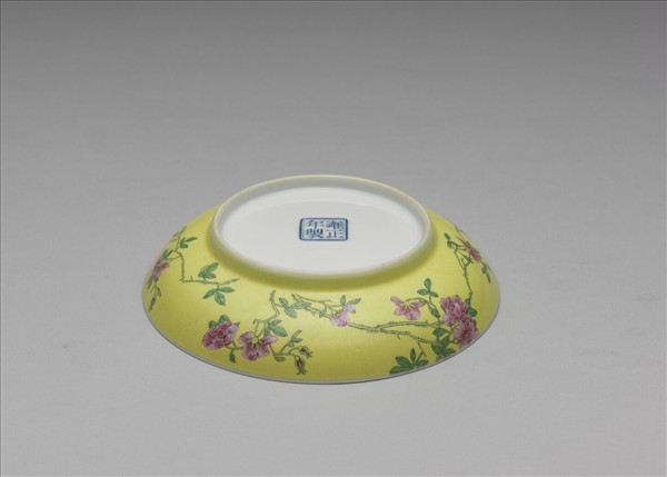 琺瑯彩黃地月季圖碟