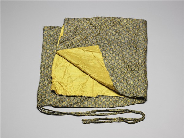 沉香木雕牡丹花紋瓶