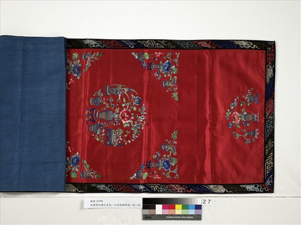 瓶花紅緞精繡椅披