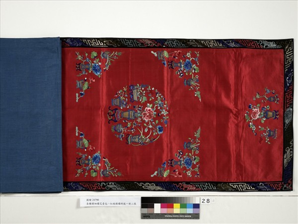 瓶花紅緞精繡椅披