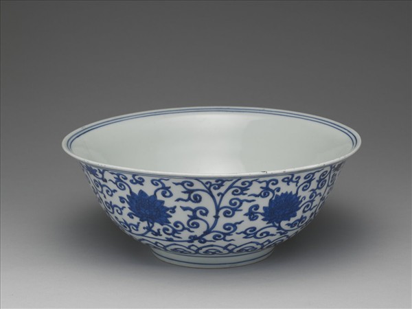 青花番蓮紋碗