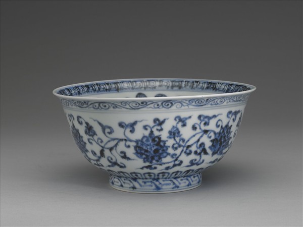 青花纏枝花卉紋碗