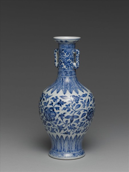 青花花卉紋雙耳瓶