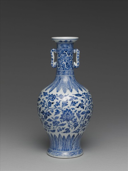 青花花卉紋雙耳瓶