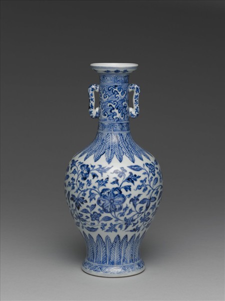 青花花卉紋雙耳瓶